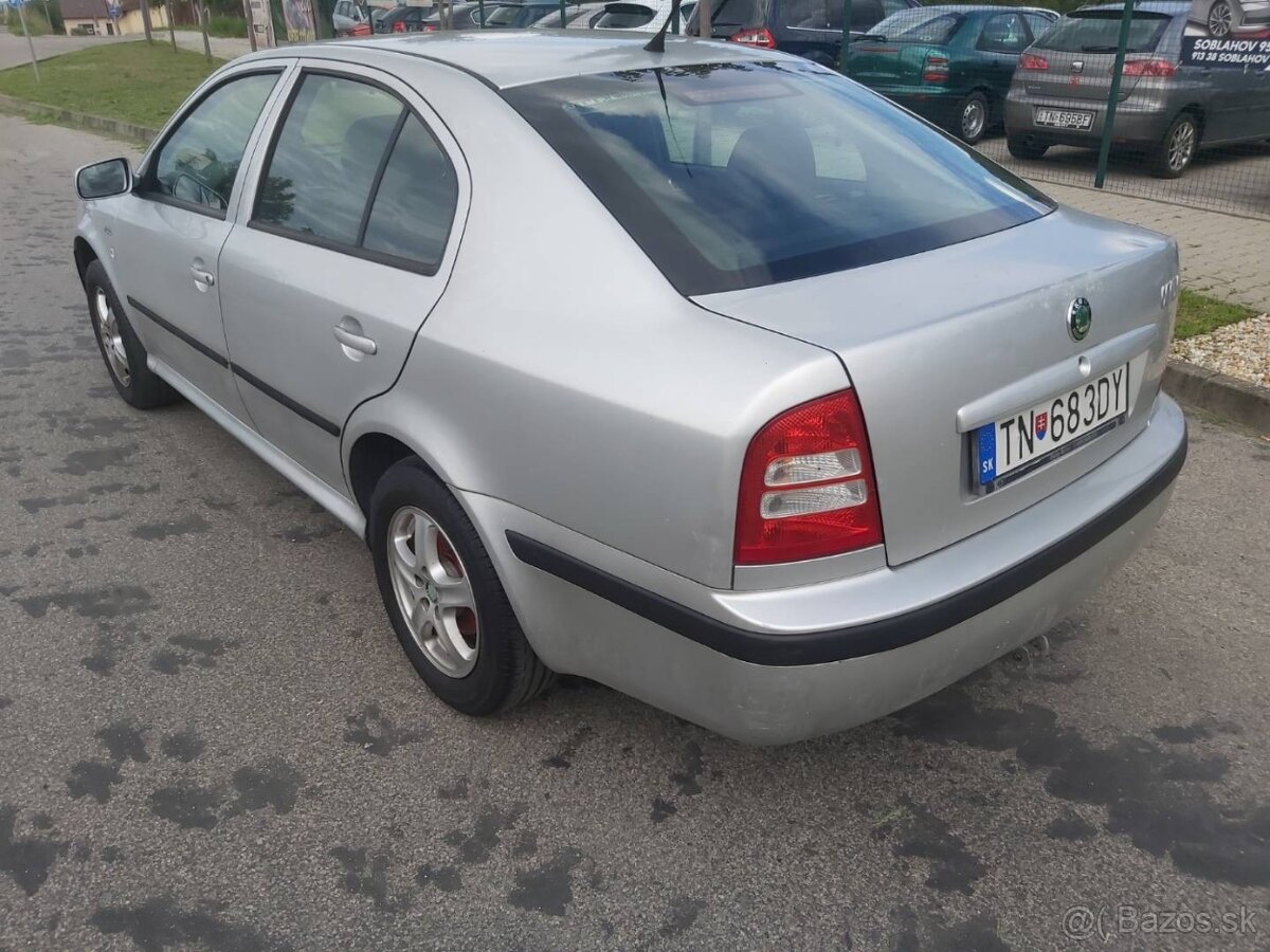 Škoda Octavia 1.6 Ambiente - 6