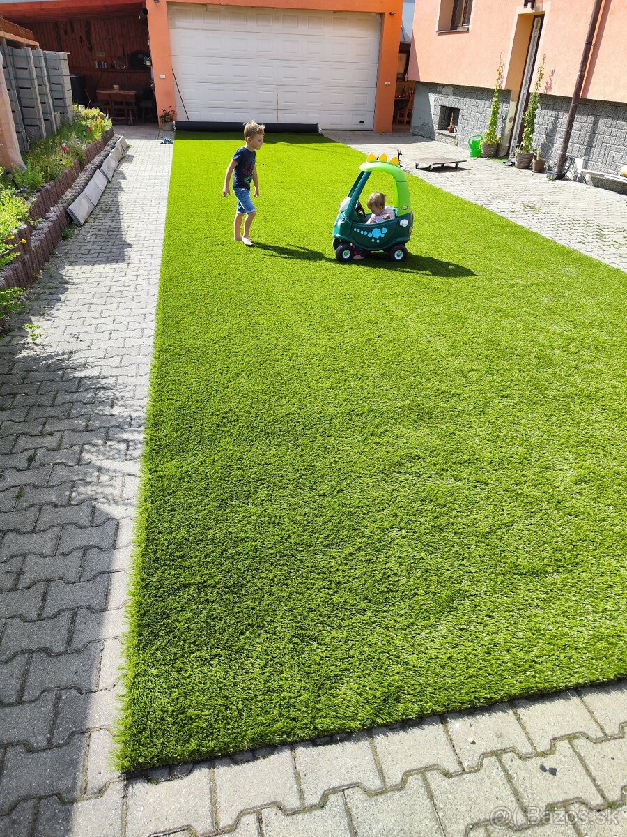 Umělý trávník výška 35 mm, velmi jemný na dotek. - 6