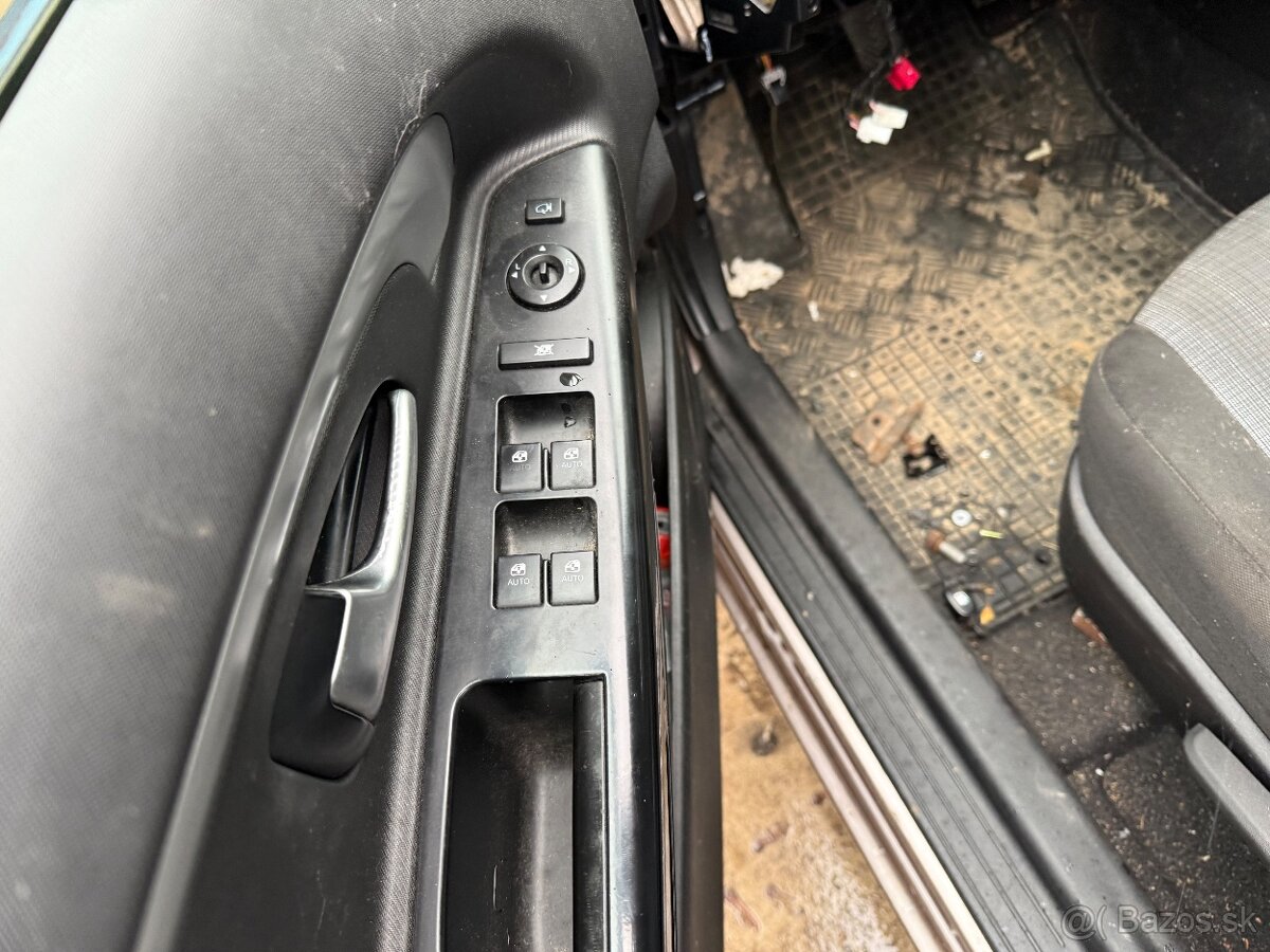 Rozpredam Kia Ceed Combi 1.4 G4FA facelift - 6