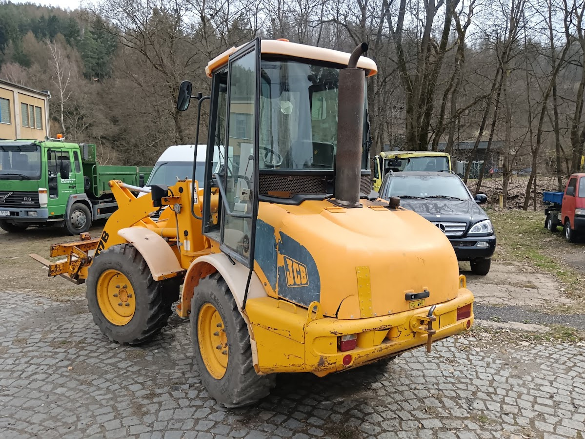 Kolový nakladač JCB 407 - 6