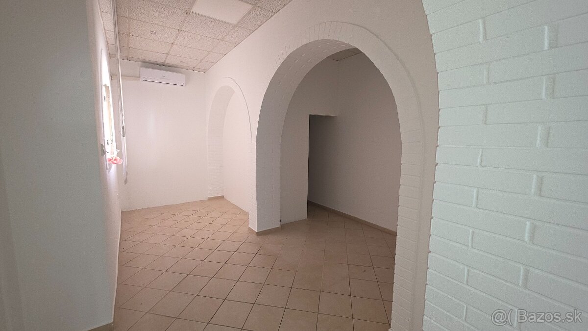 Obchodný priestor ŠTÚROVO - 6