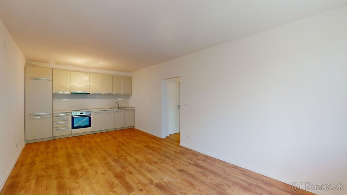 Priestranný 4 izbový byt s balkónom - Rezedová - 6