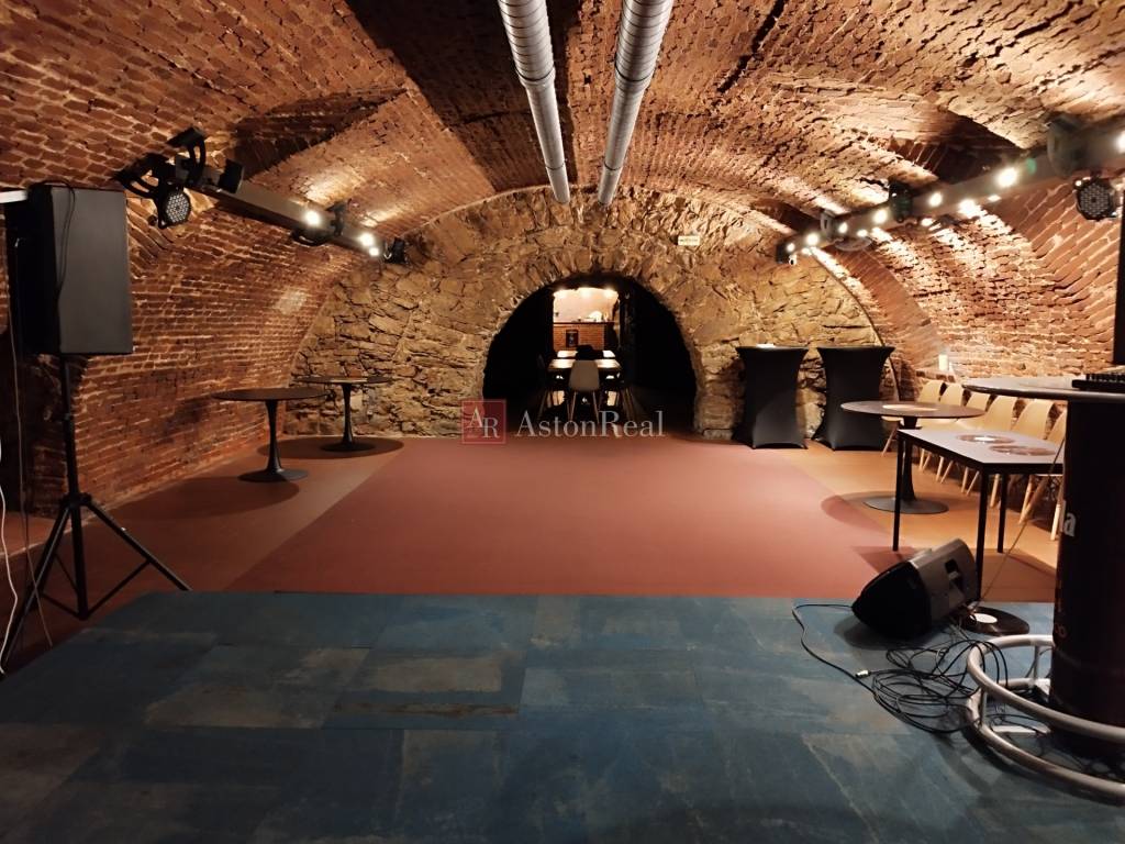 JEDINEČNÝ PRIESTOR v suteréne historickej budovy, Banská Bys - 6