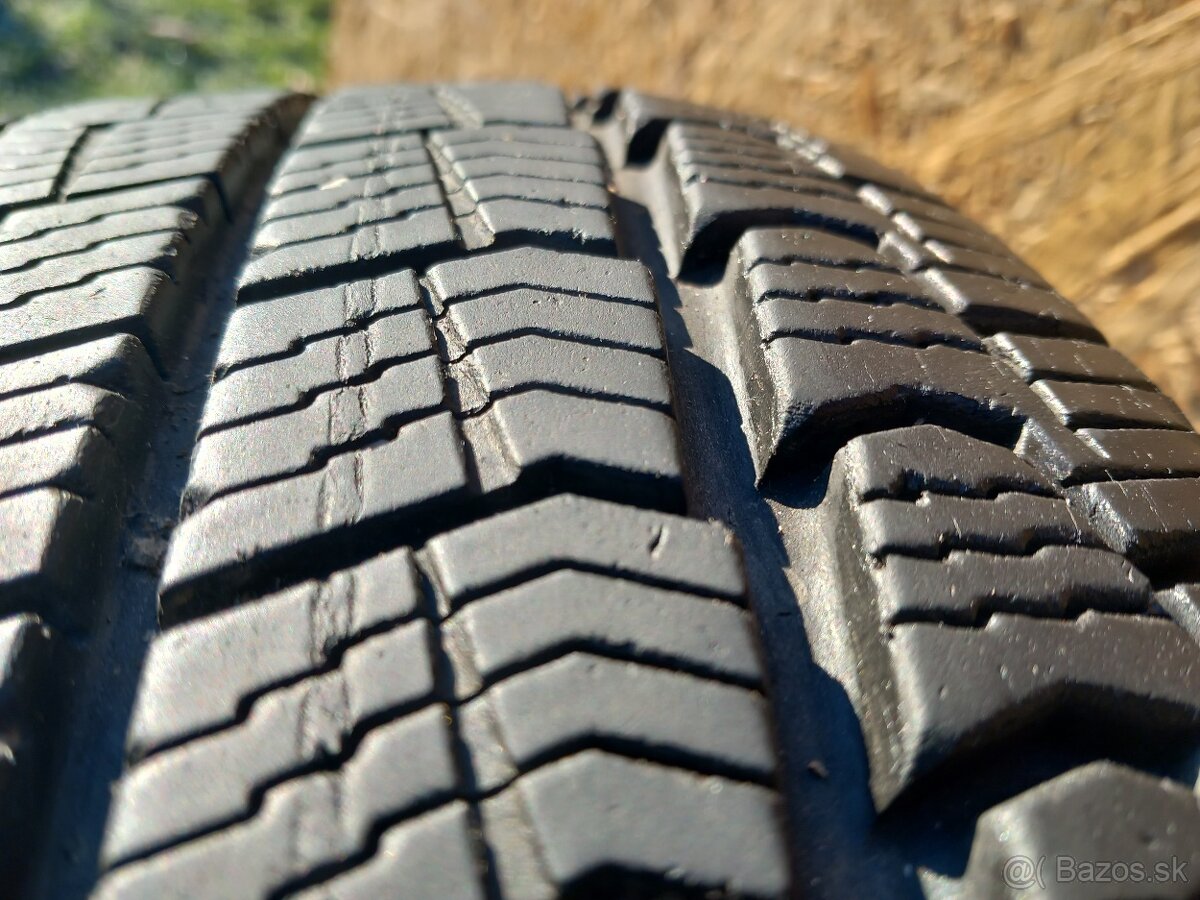 215/70 r15C celoročne pneumatiky - 6