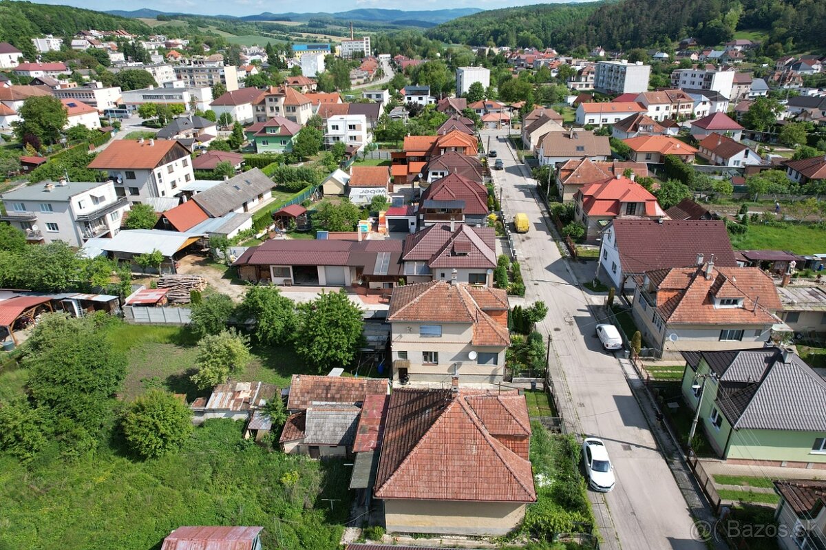 NA PREDAJ: 2-izbový rodinný dom s veľkým pozemkom 805 m² v p - 6