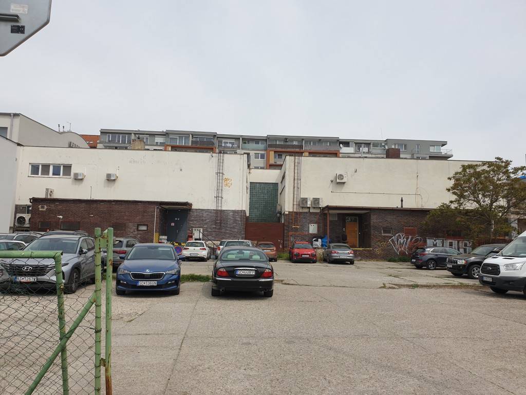 Nová, lepšia cena Obchodný priestor v centre. Lichnerova - 6