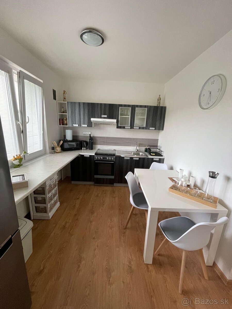 Prenájom 3 izbového bytu - 6