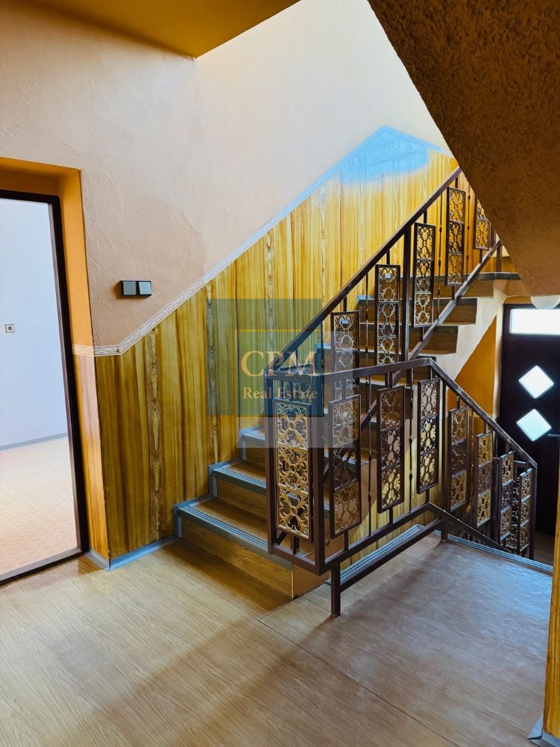 Ponúkame na predaj 5 - izbový poschodový podpivničený dom v - 6