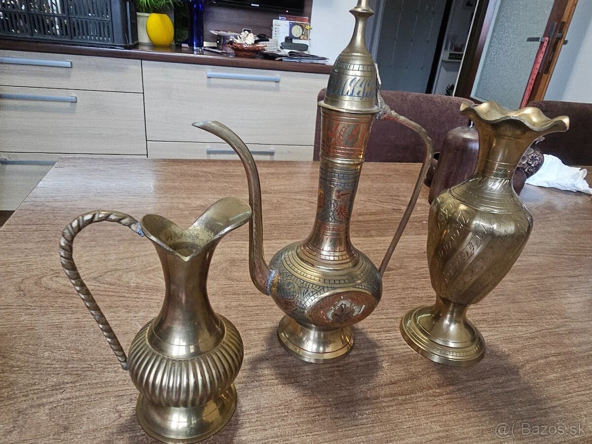 Orientalne dekoračné predmety z vitríny - 6