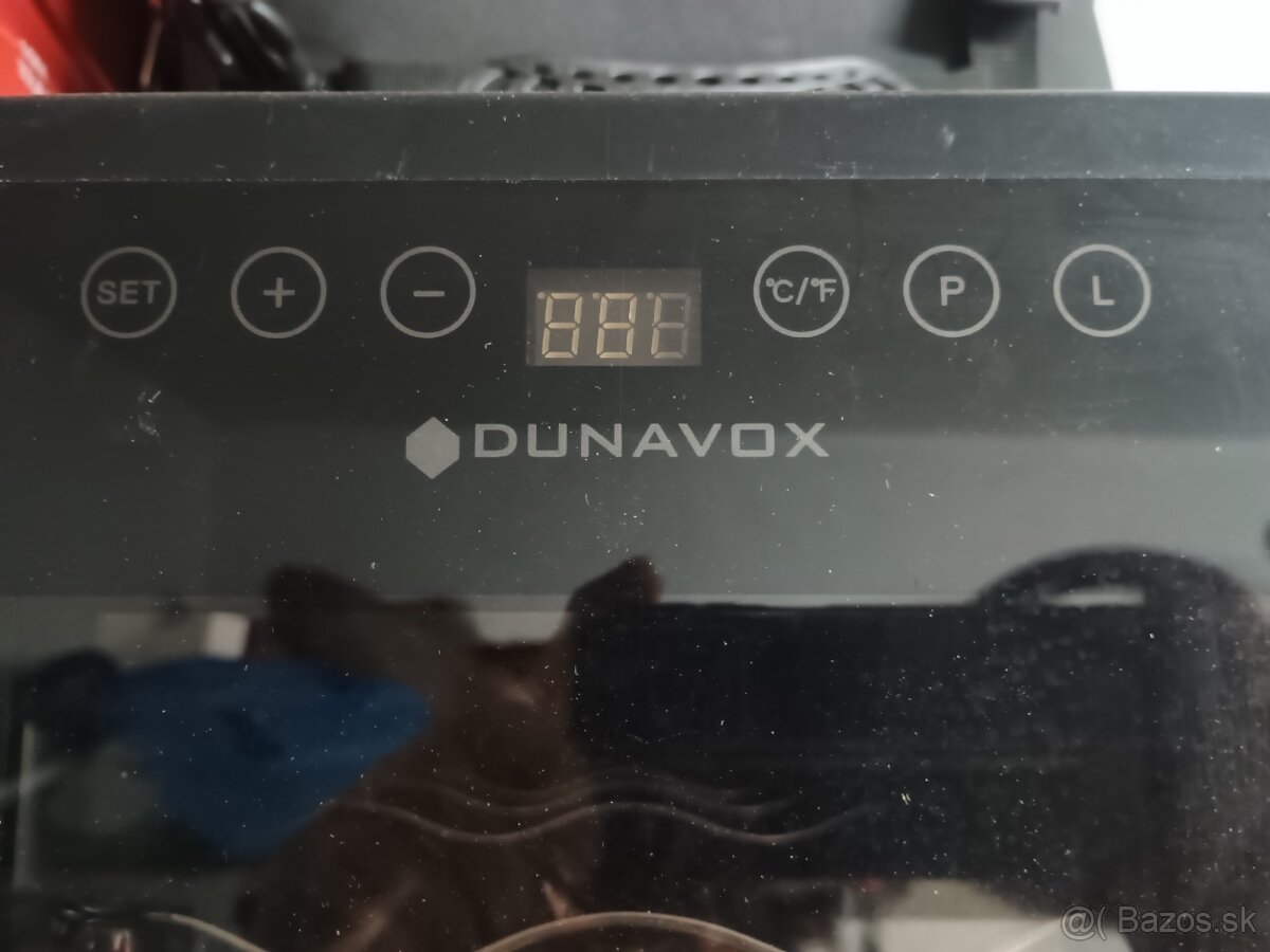 Termoelektrická vinotéka Dunavox DX-6. 17DG - 6