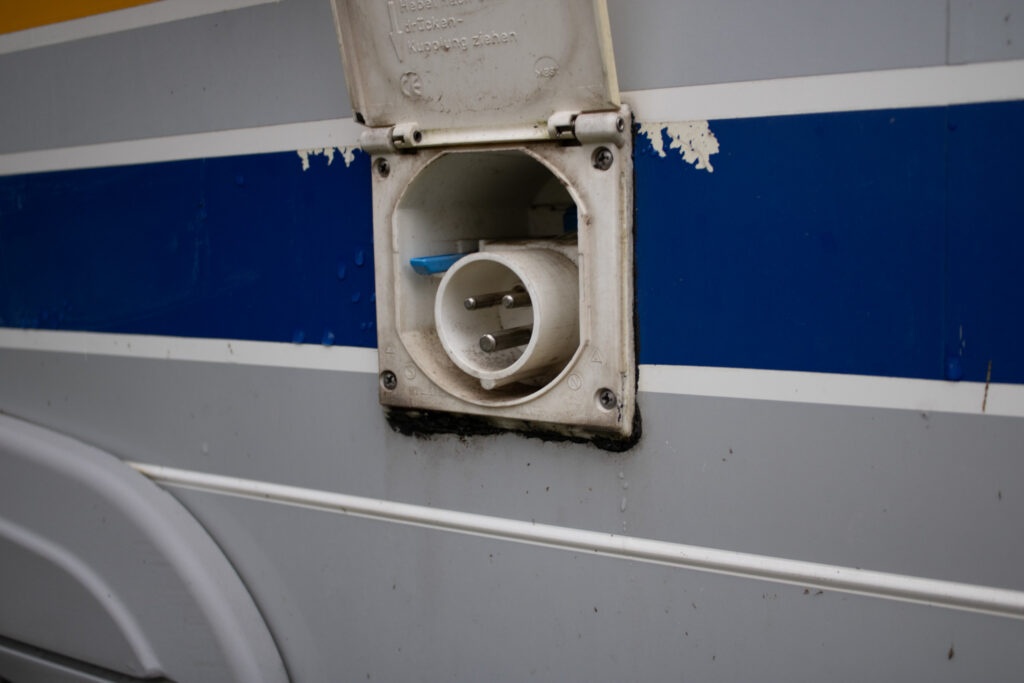 Burstner obytný príves - 6