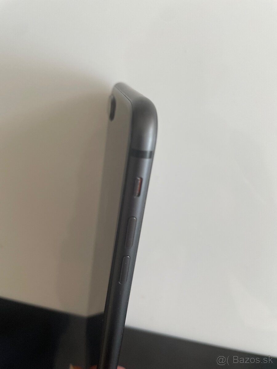 Predám IPhone 8 Plus 256 GB - 6