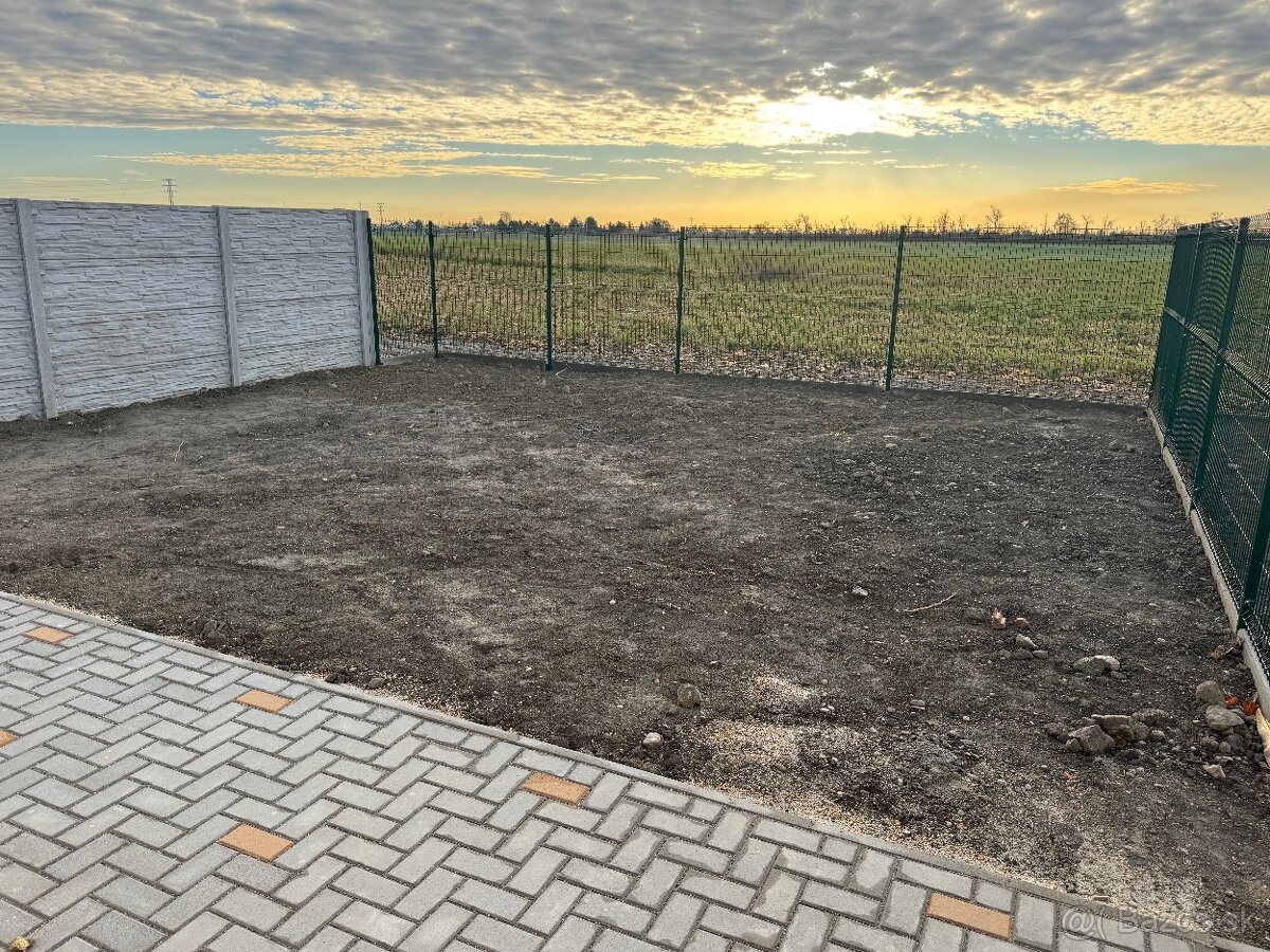 SKOLAUDOVANÝ 86,5m2 4 izbový byt v bungalove v Rovinke - 6