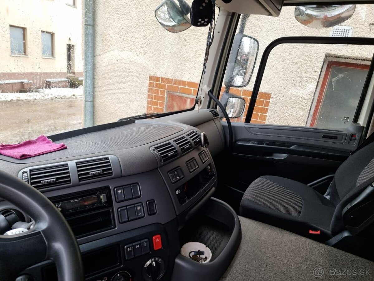 Predám TATRA Phoenix - nosič kontajnerov - 6