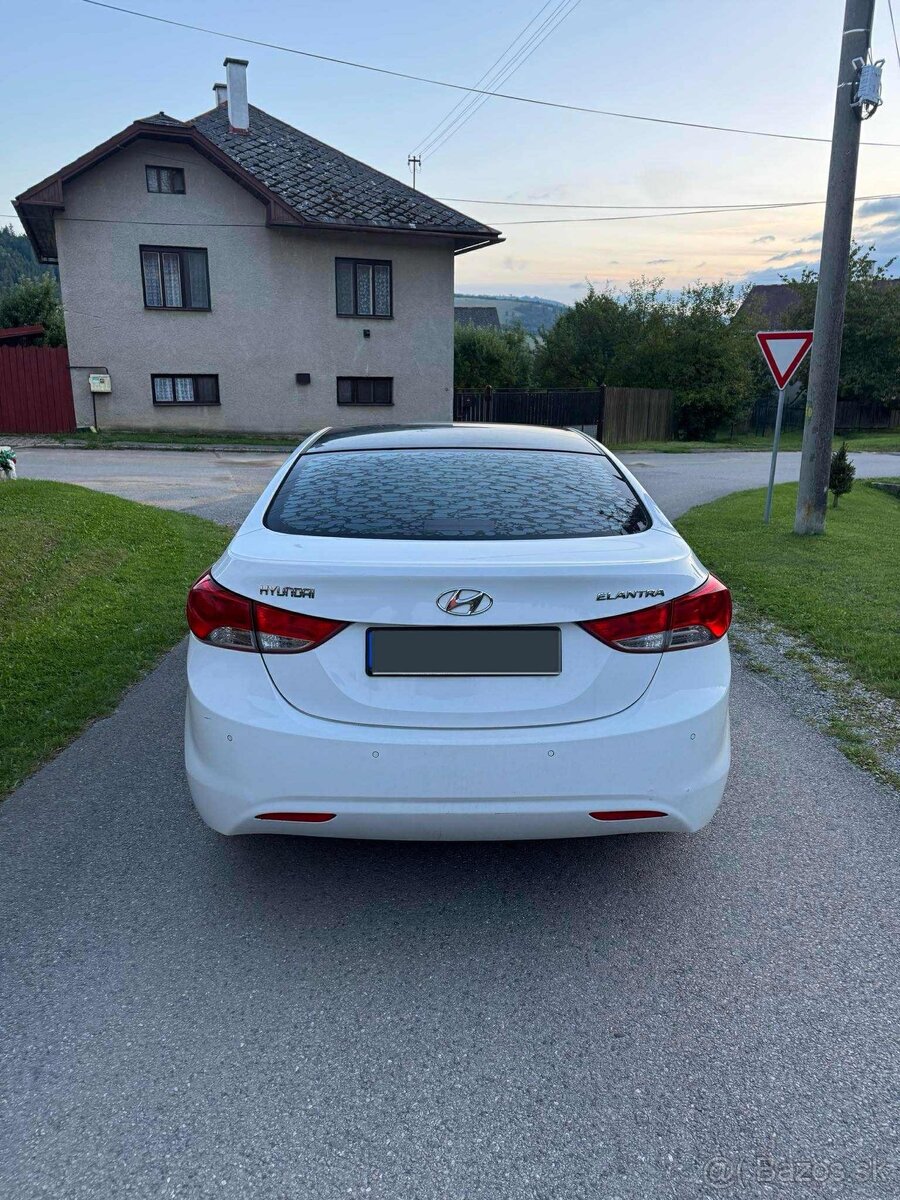 Hyundai Elantra - 6