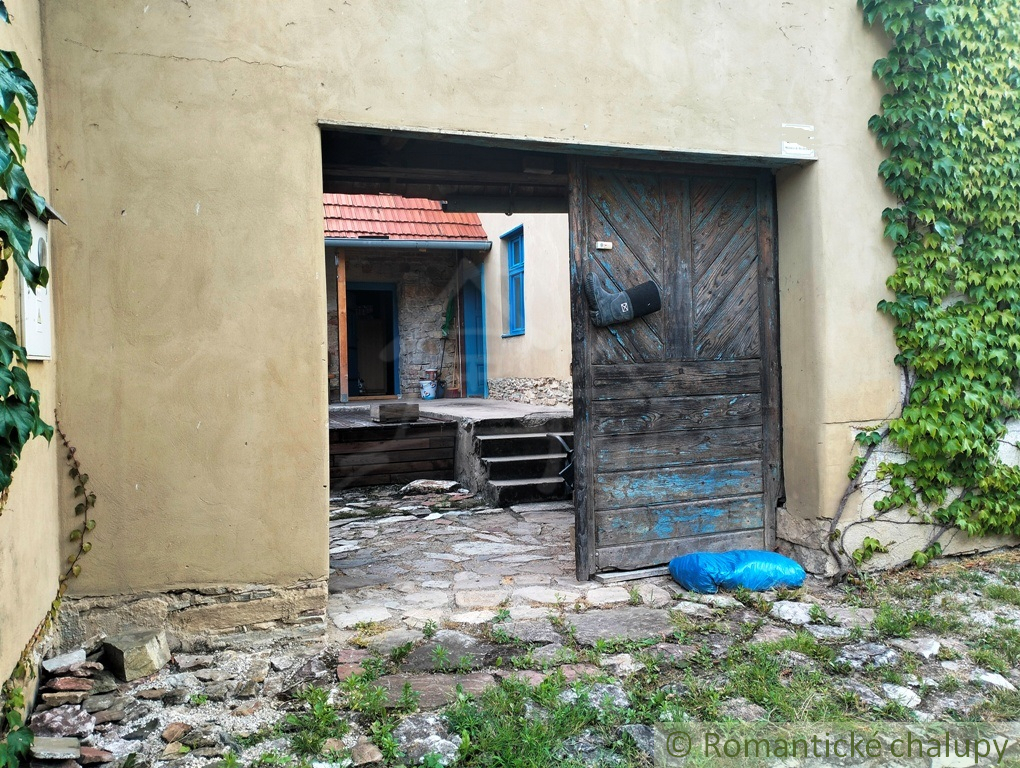 Vidiecka dvojpodlažná chalupa v katastri obce Lubina na pr - 6