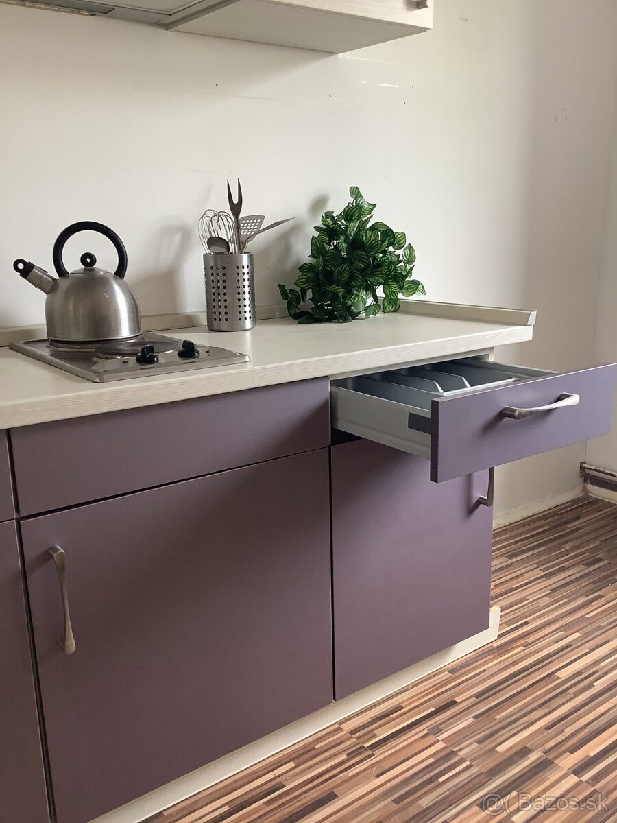 Moderná kuchyňa vo fialovom odtieni MOLLY - 6