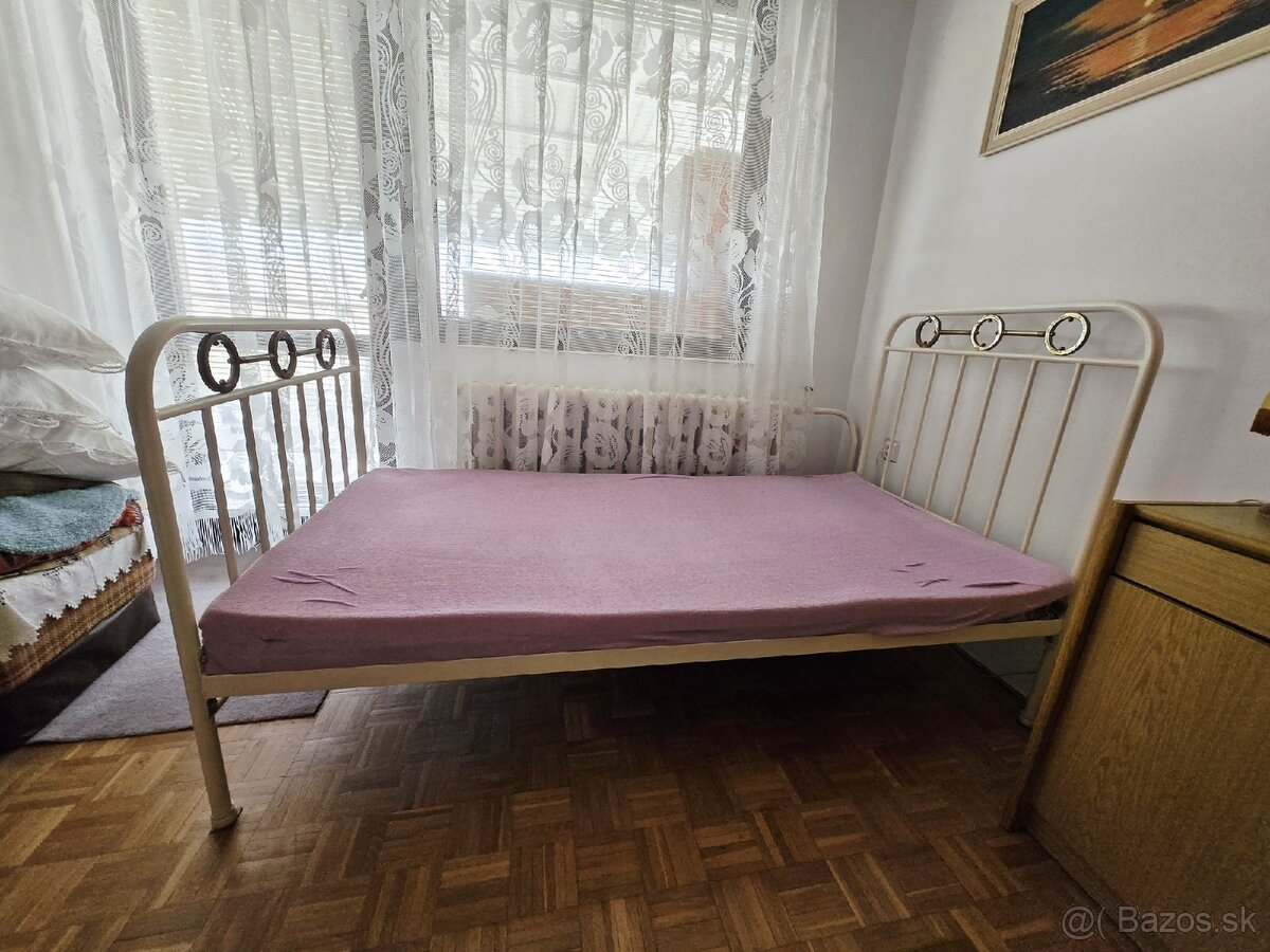 predám retro kovovú posteľ - 6