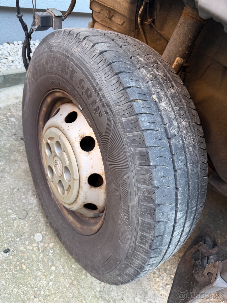 Predam letnu sadu 225/75r16c - 6