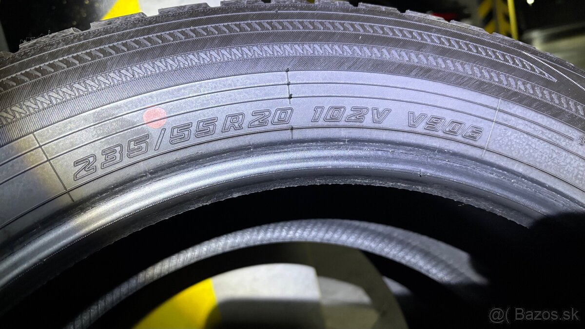Yokohama BluEarth-Winter V906 SUV 235/55 R20 102V - 6