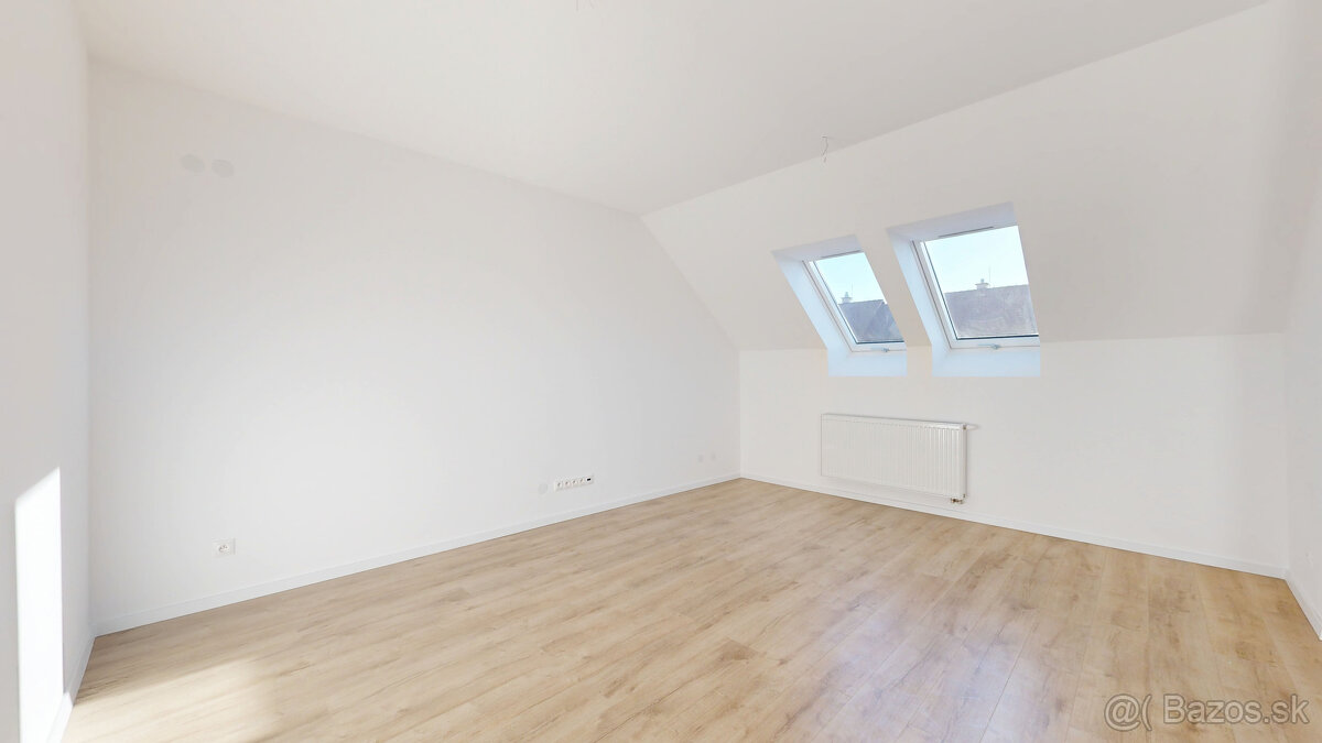 POLIANKY / Priestranný 3-izbový byt s loggiou a kuchynskou l - 6