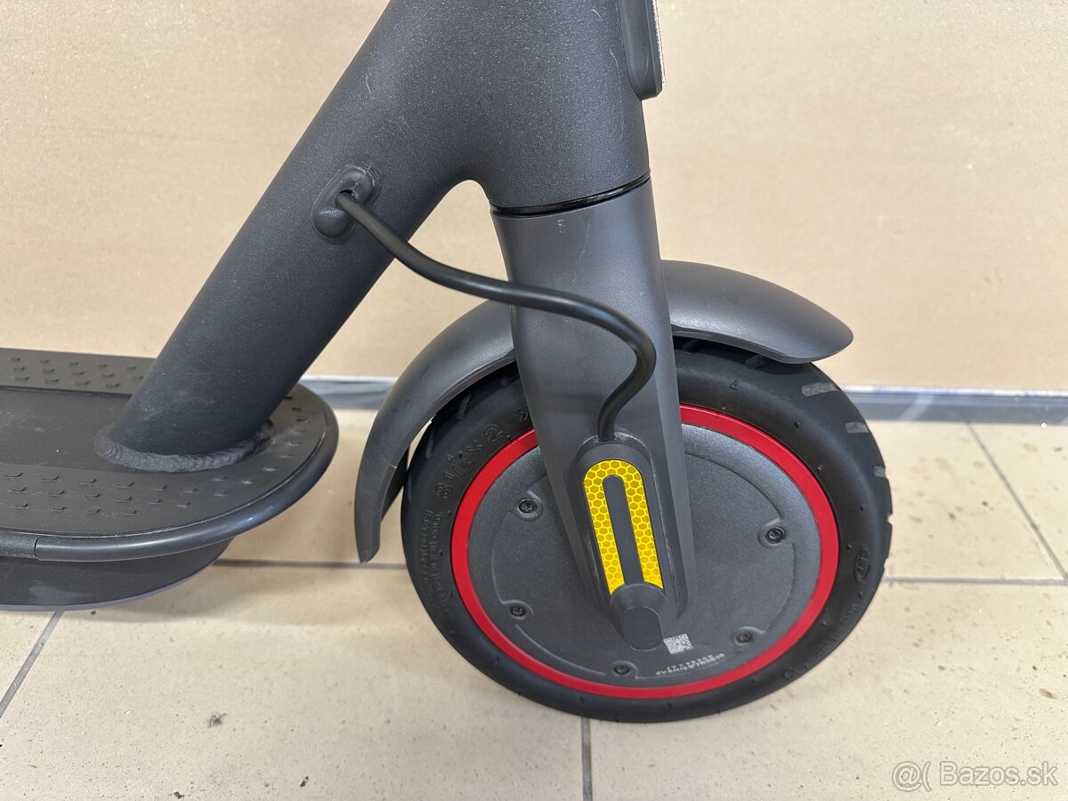 Predám zánovná kolobežka XIAOMI pro 2, nájazd 125km - 6