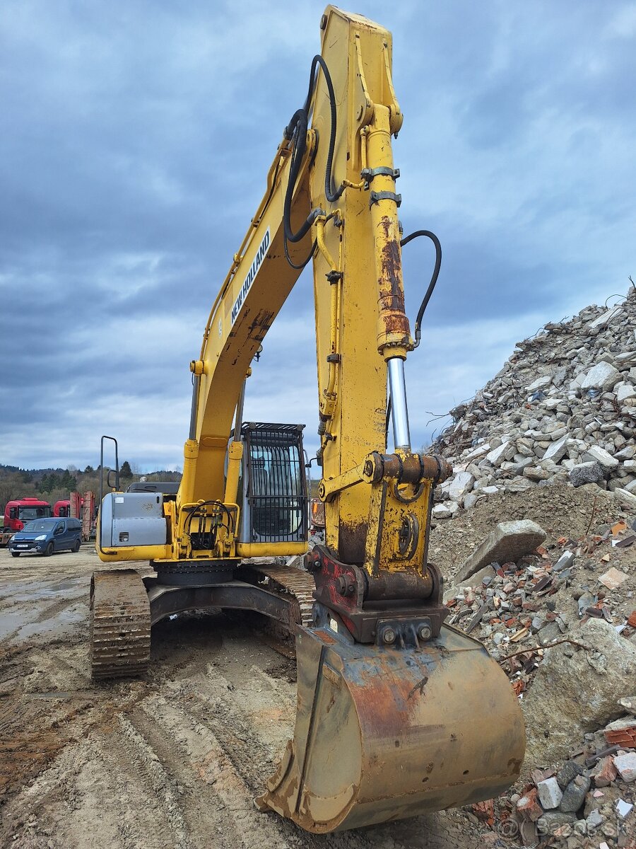 New Holland E305 - 6