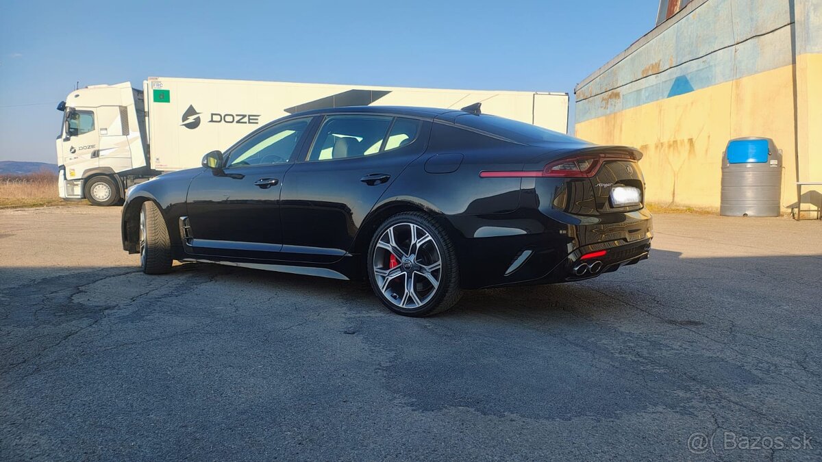 Kia Stinger 3.3 V6 biturbo 4x4 370koni - 6
