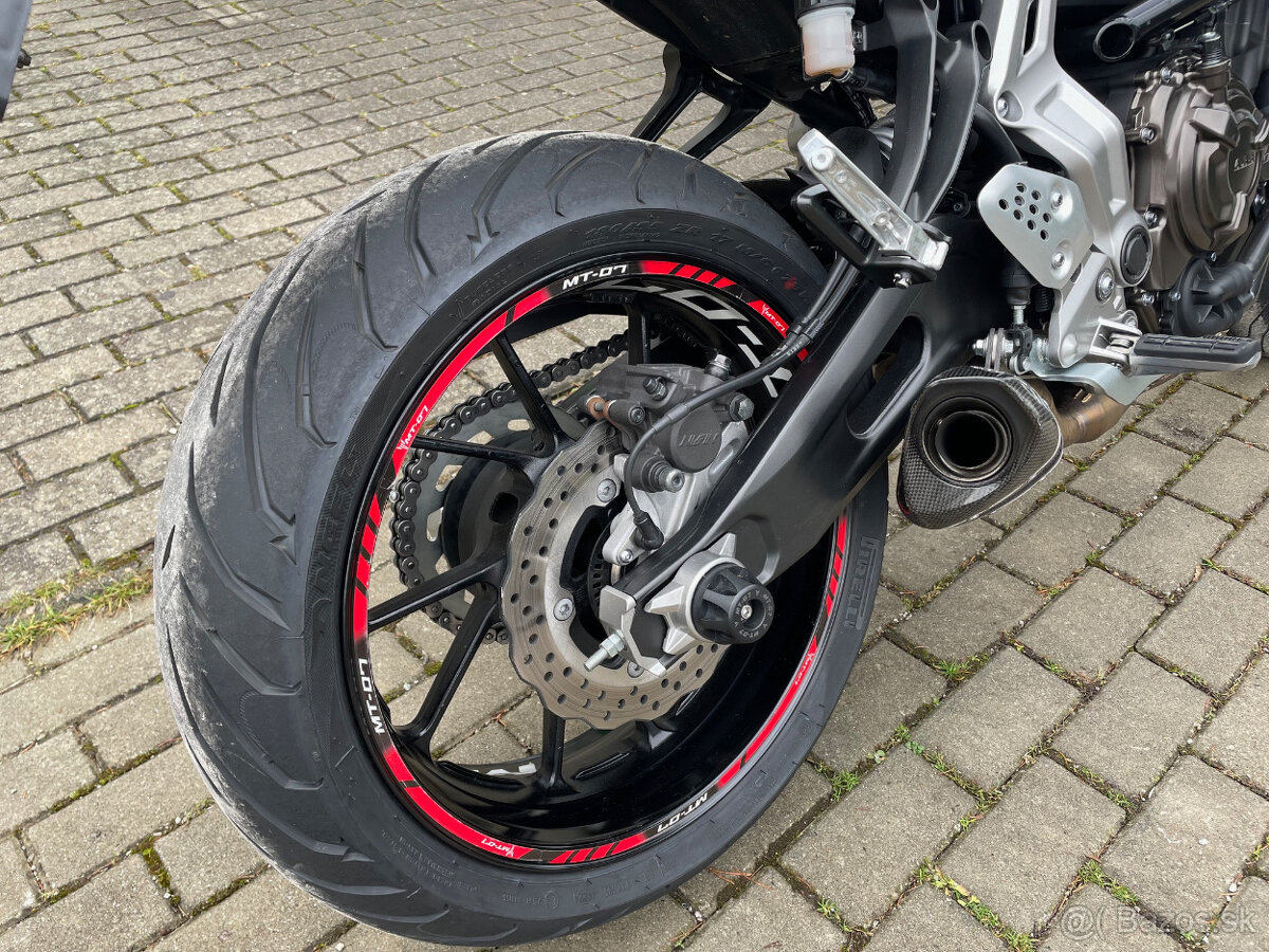YAMAHA MT 07 - 6