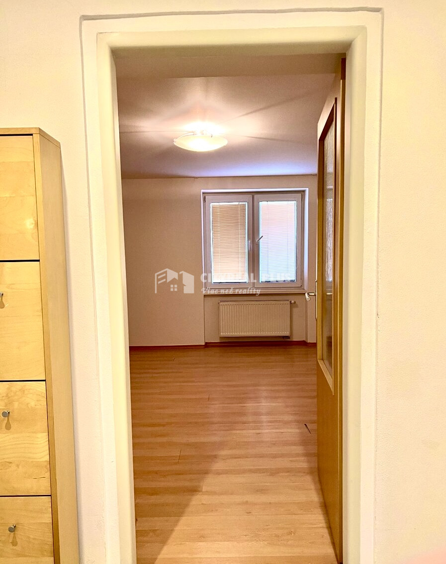 Ponúkame Vám na prenájom 3 izbový byt v centre mesta Nové Zá - 6