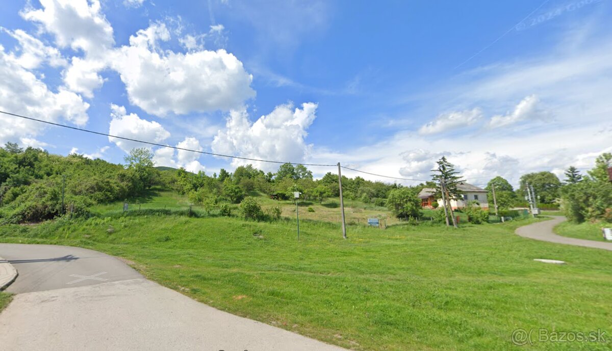 Výhodný veľký stavebný pozemok s výhľadom v obci Kravany - 6