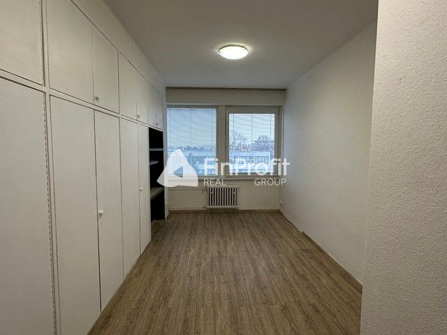 Kancelárske priestory s umývadlom na prenájom - od 18 m2, Bo - 6