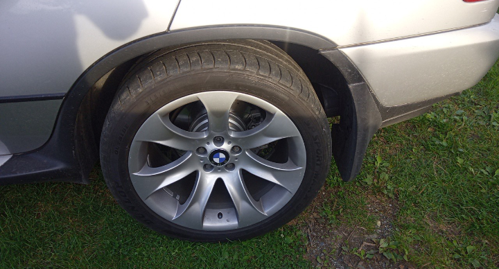 Plastové lemy blatníkov BMW X5 E53. - 6
