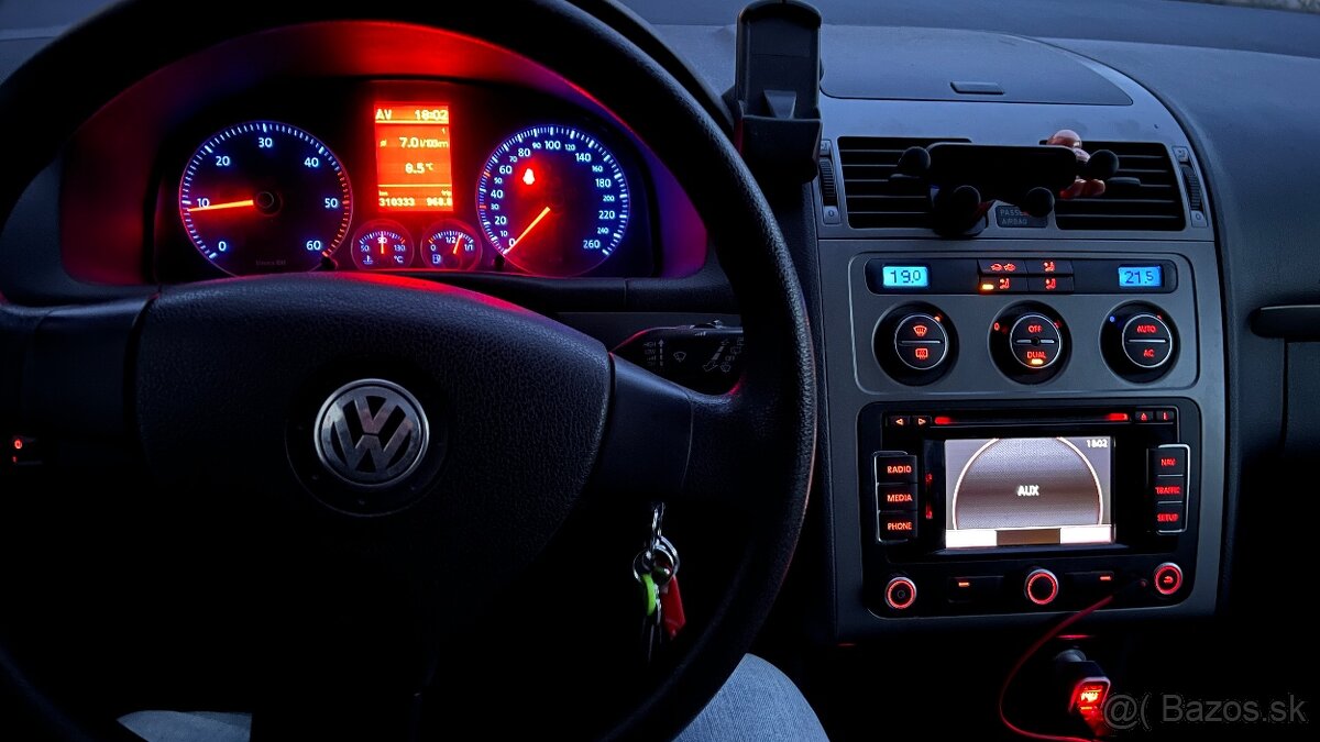 Volkswagen Touran 2,0 TDi - 6