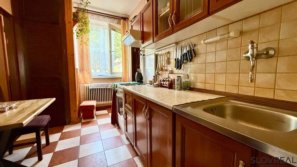 SLOVREAL - predaj 2i byt neďaleko mesta Kremnica - 6