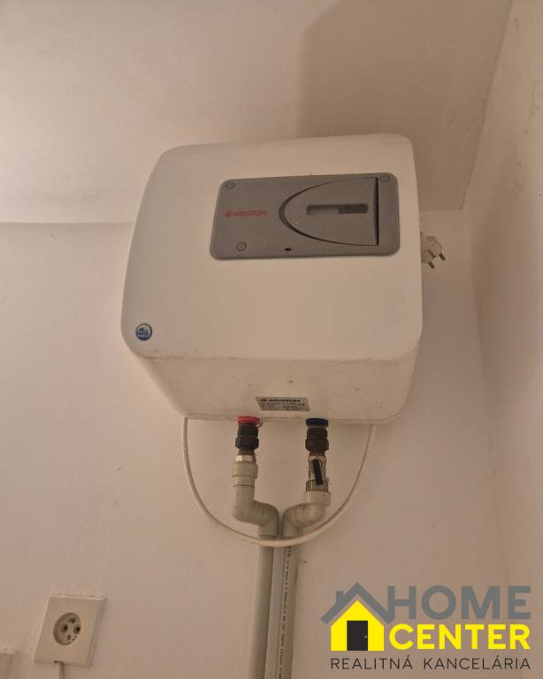 PREDAJ : 1 IZBOVÝ BYT, ul. HVIEZDOSLAVOVA, KOMÁRNO - 6