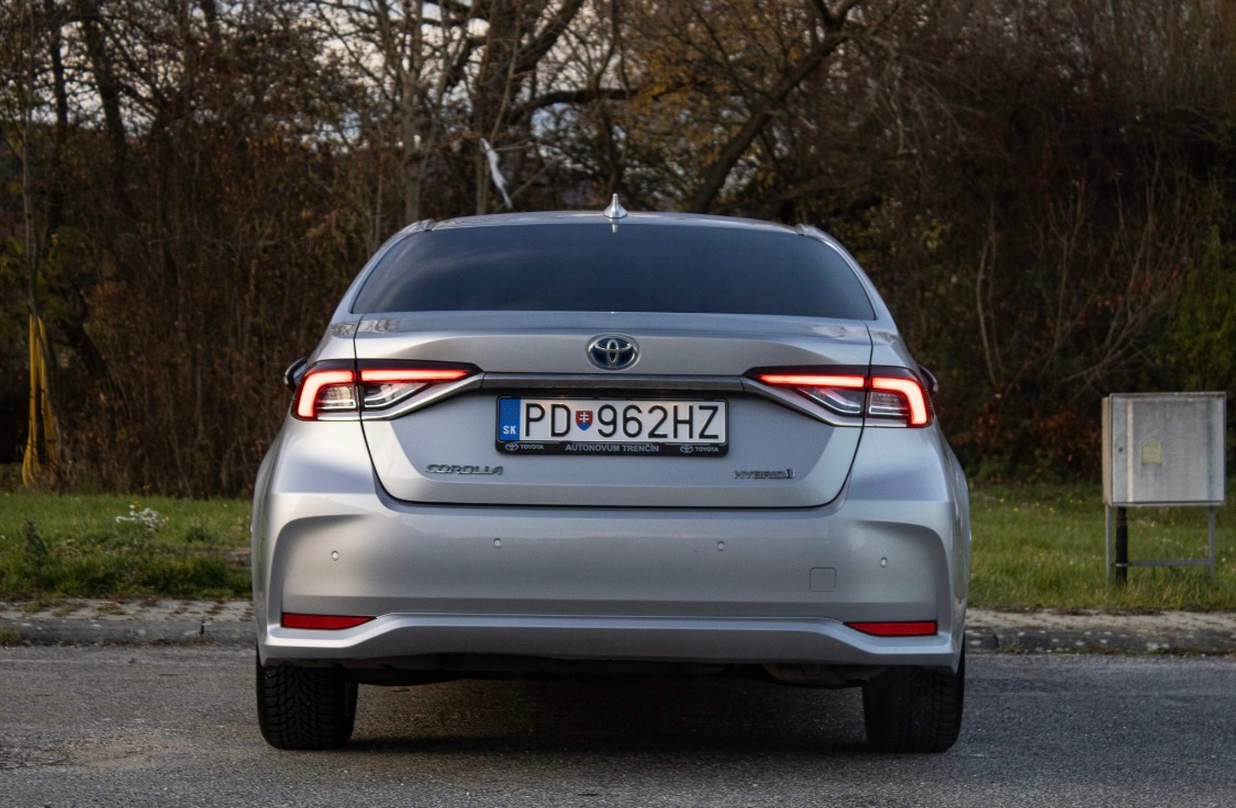 Toyota Corolla Sedan 1.8 Hybrid e-CVT - 6