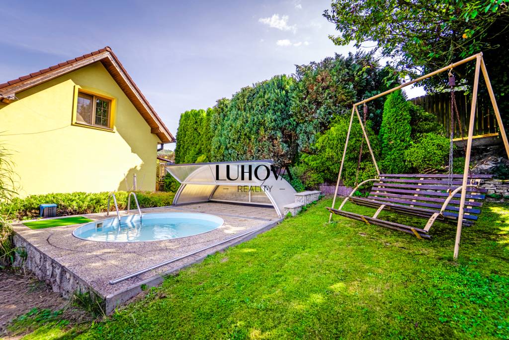 RODINNÝ dom s bazénom a krásnou záhradou - 6