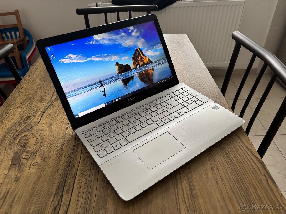 15.6"/Notebook/i5-3337/8GB RAM/750GB HDD/2x Grafická karta - 6