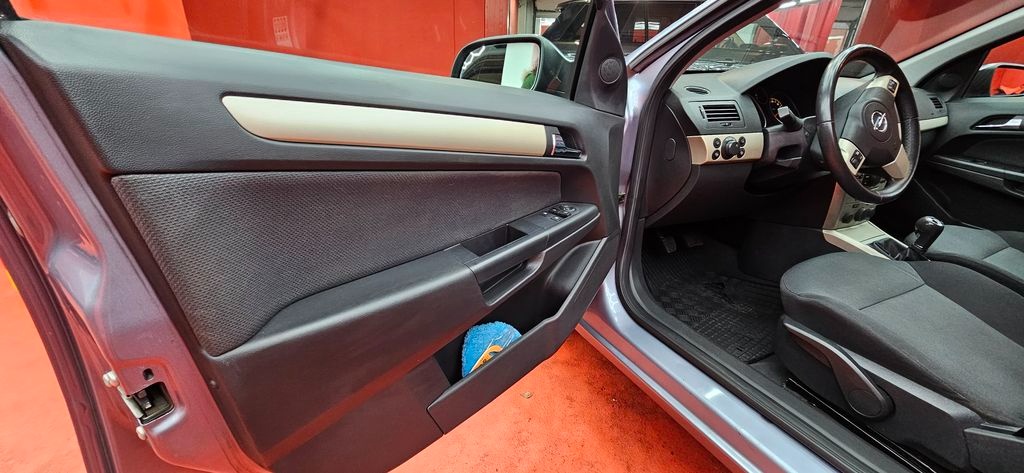 Opel Astra ST Combi 74kw Manuál 1.7 CDTi - 6