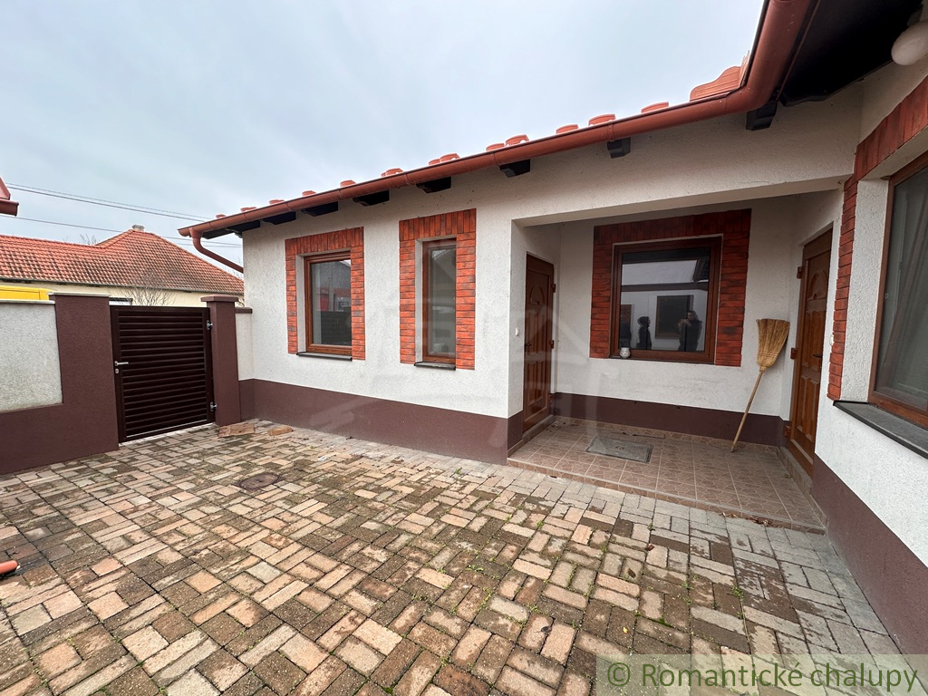 Priestranný rodinný dom v Kolárove – ideálne bývanie aj in - 6