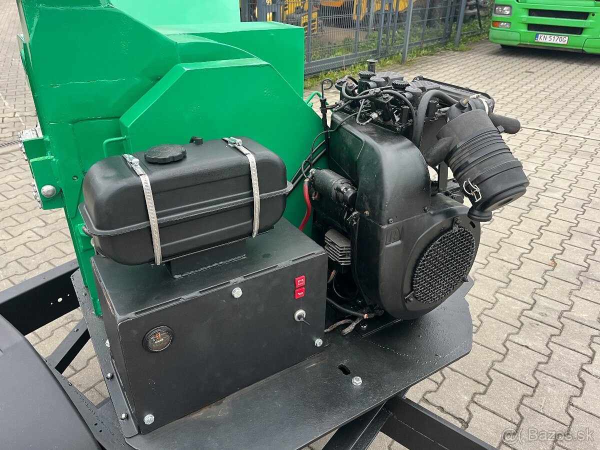 Mobilný sekač dreva so spaľovacím motorom, drvič konárov - 6