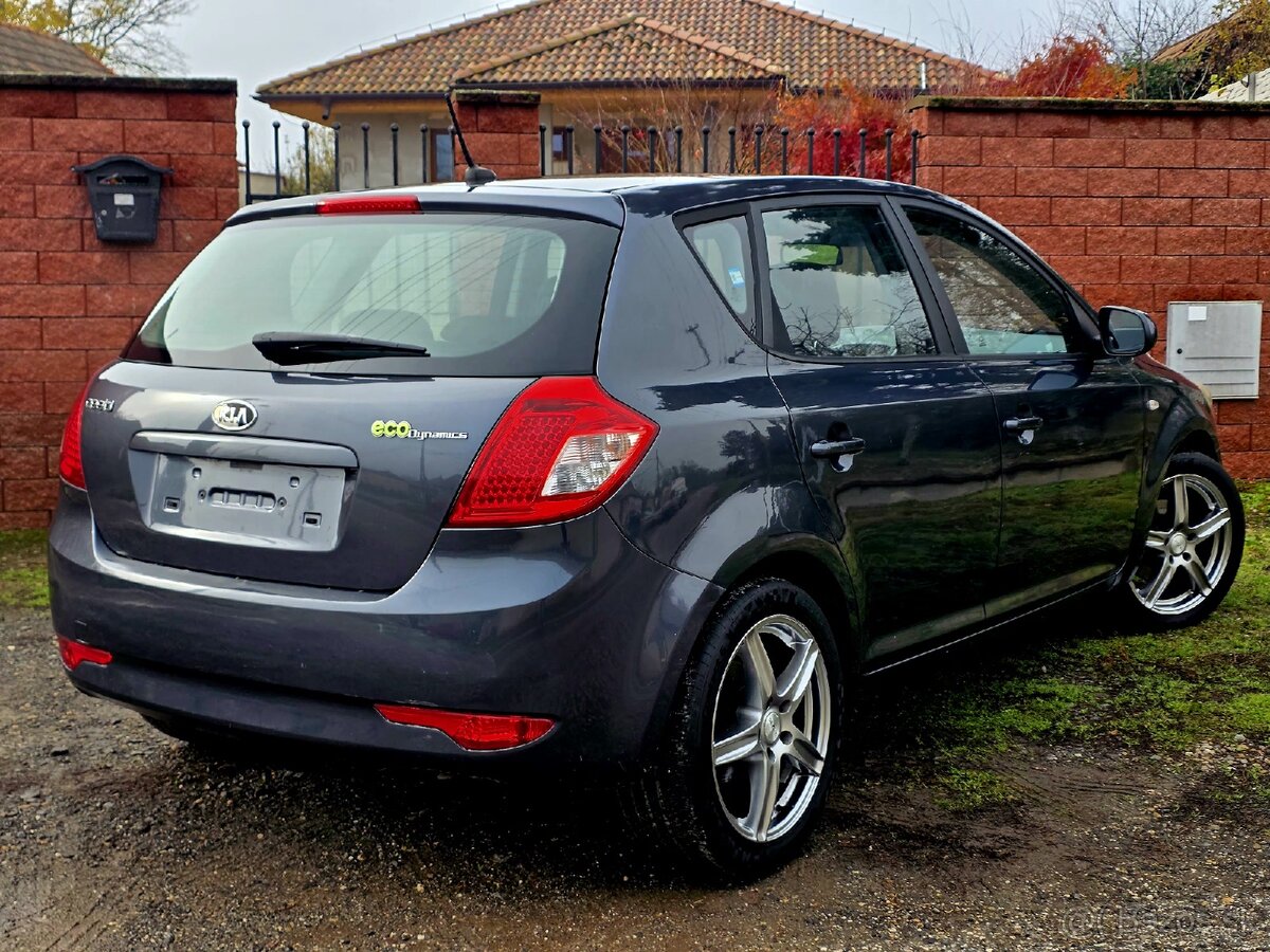 Kia Ceed 1.4 CVVT • Facelift 2011 • 172 tisíc KM • Nová STK - 6