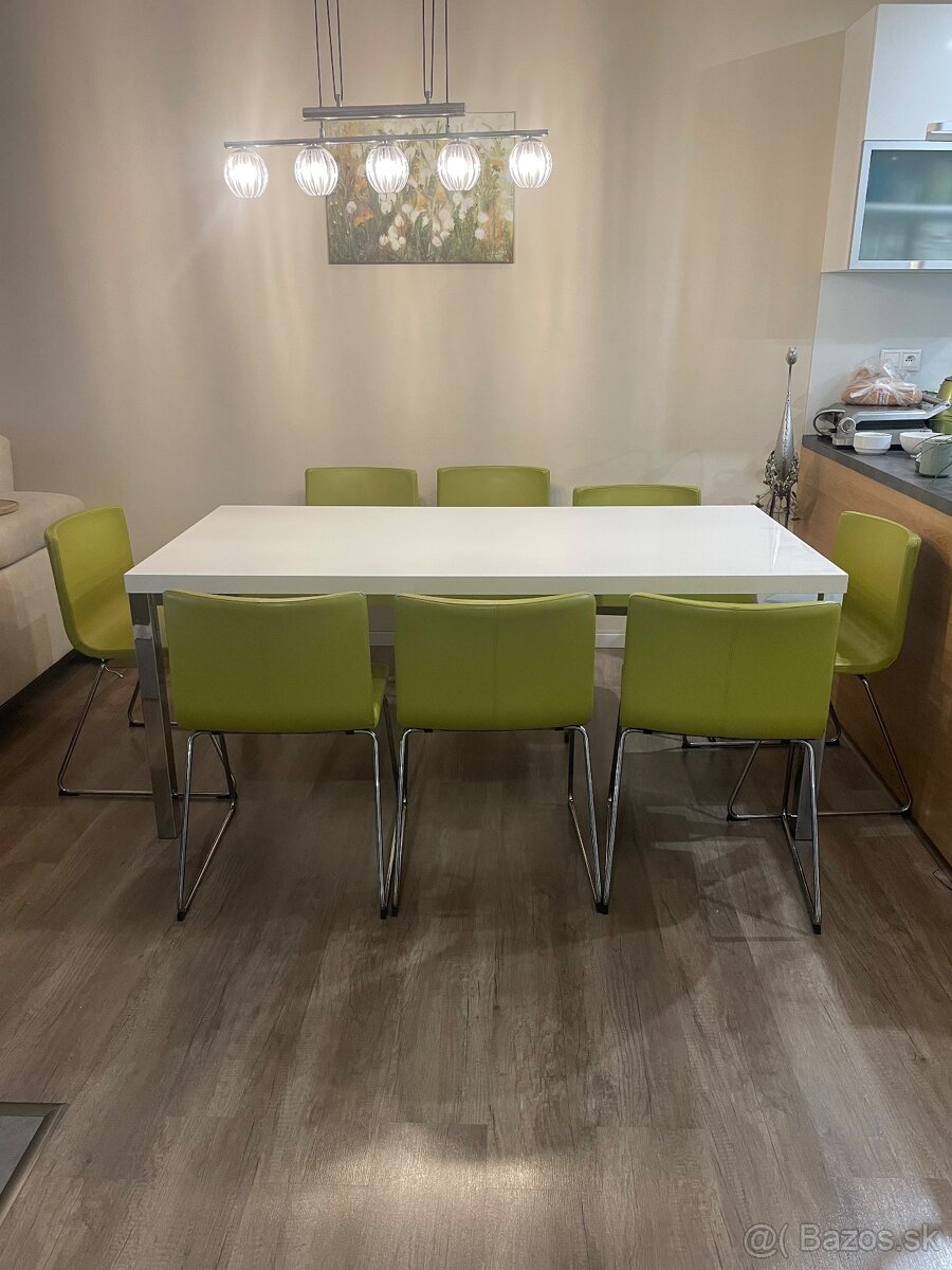 Stôl so stoličkami - 6