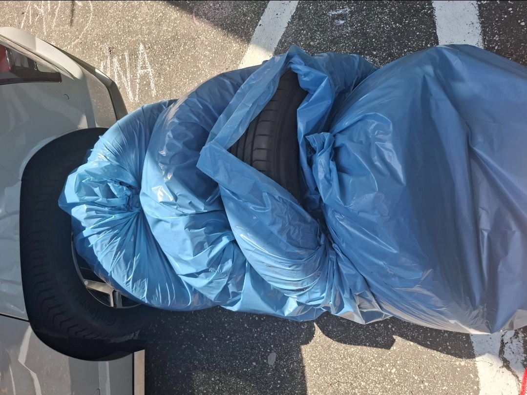 Predám pneumatiky Kumho 215/55/R18 95V - 6