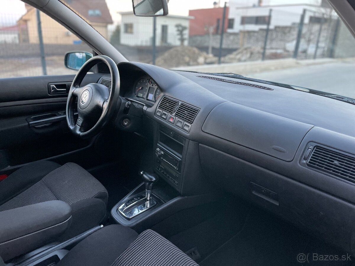 VW Golf IV 2.3 VR5 AUTOMAT - 6