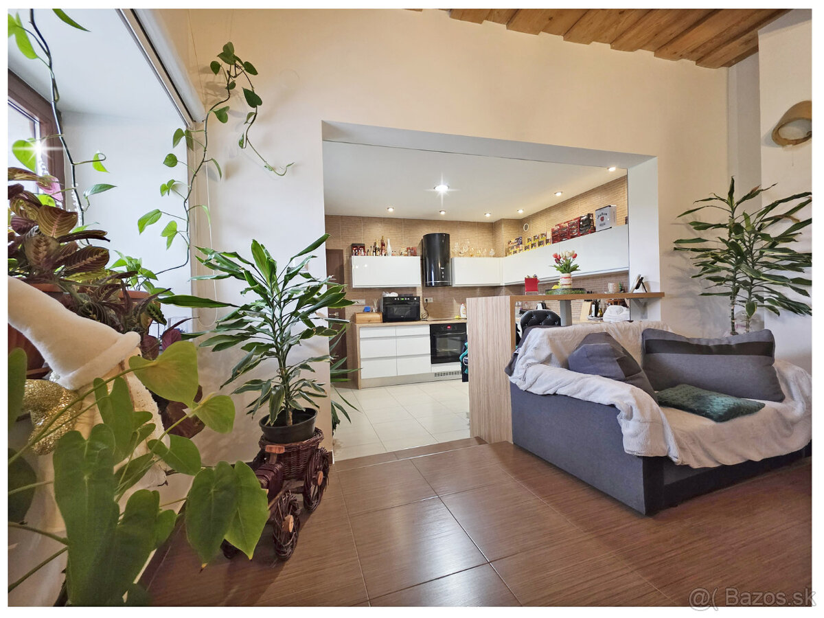 2 RODINNÉ DOMY / JEDEN POZEMOK / PREDAJ / ZVOLEN - 6