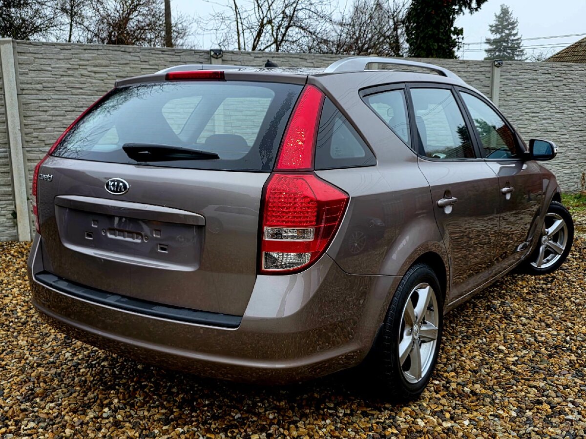 Kia Ceed SW • 1.4i • Facelift 2011 • 59 tisíc KM • Nová STK - 6