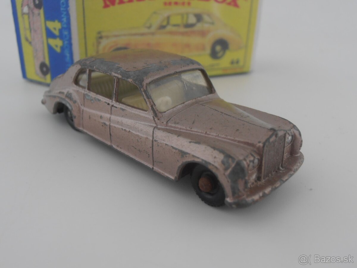 Pontiac Coupe, Rolls Royce, Jaguar E - 6