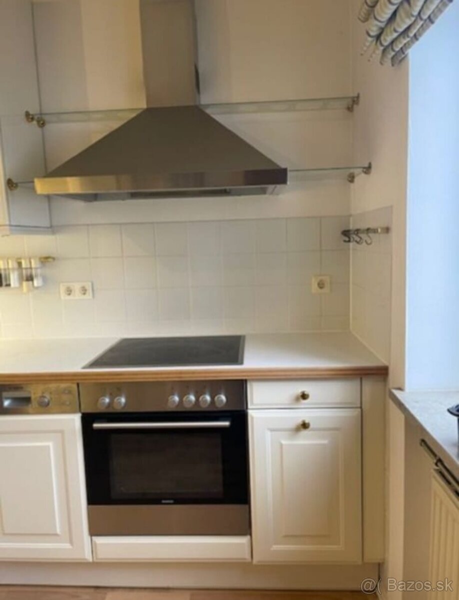 Bílá venkovská kuchyňská linka se spotřebiči,5726 - 6